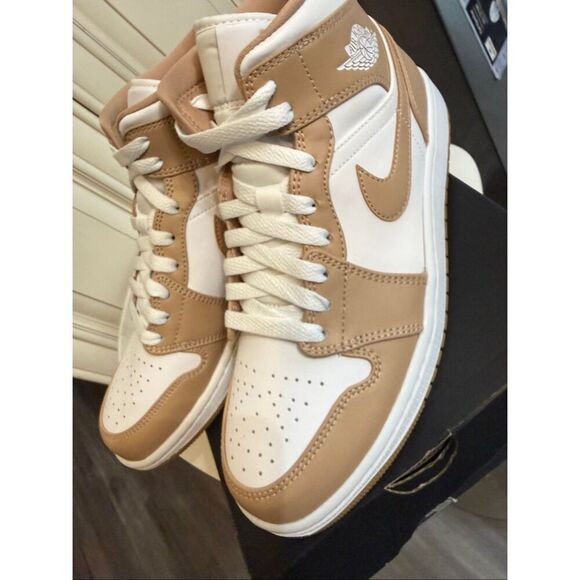 Air Jordan 1 Mid Men\'s Lace Up Athletic Sneaker Shoes Tan Gum Size 8.5